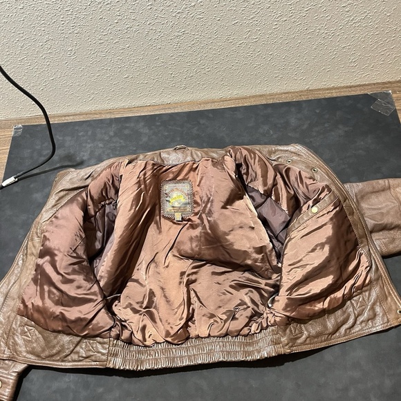 VTG Adventure Bound Wilsons Leather Bomber Jacket Distressed Aviator Moto Crop - Picture 4 of 16